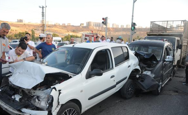 Gaziantep'te zincirleme kaza : 1’i ağır, 5 yaralı