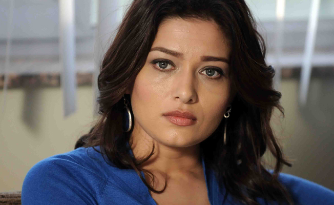 Sokak ortasında tuvaletini yapan Şeşen'e bir tepki de Nurgül Yeşilçay'dan!