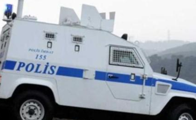 Zırhlı polis aracı devrildi!