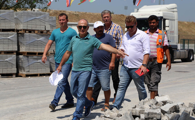 Ekipler Büyükçekmece'nin yolları için seferber oldu