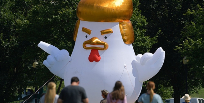 'Tavuk Trump' ilgi odağı oldu