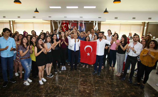 Bayraklılı öğrenciler hayallerindeki lise ve üniversiteleri kazandı