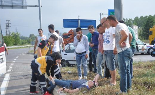 İki otomobilin çarpışması sonucu 3 kişi yaralandı