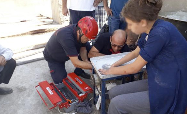 Tarhana çekerken elini kıyma makinesine sıkıştırdı!