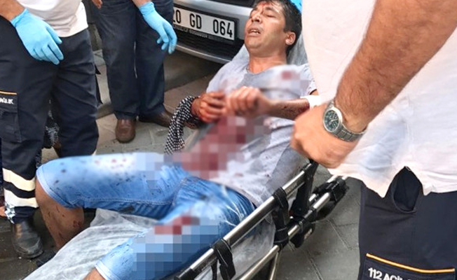 Boşanmak üzere olduğu eşini başka erkekle gören koca dehşet saçtı!
