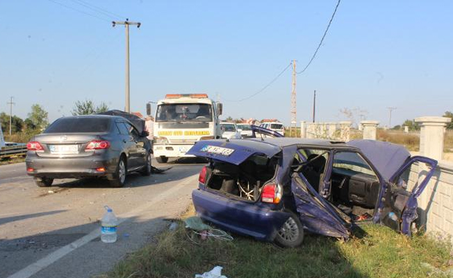 Tekirdağ'da iki otomobil çarpıştı: 4 yaralı