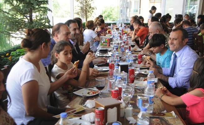 Kanada'dan Tunceli'ye yoksul çocuklar için 'Madonna' pizzası!