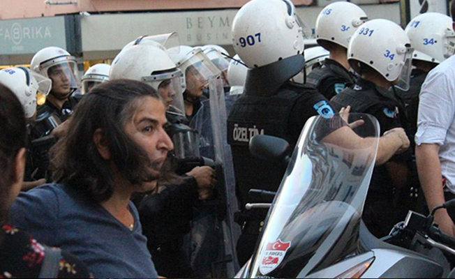 Nuriye ve Semih eyleminde Berkin Elvan'ın annesi gözaltına alındı!