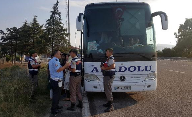 57 kişilik otobüsten 157 kaçak çıktı!