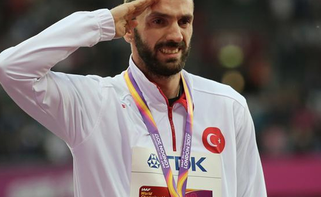 Ramil Guliyev şampiyonluk madalyasını aldı!