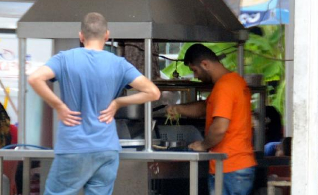 Hastane bahçesindeki dönercinin görüntüleri şok etti!