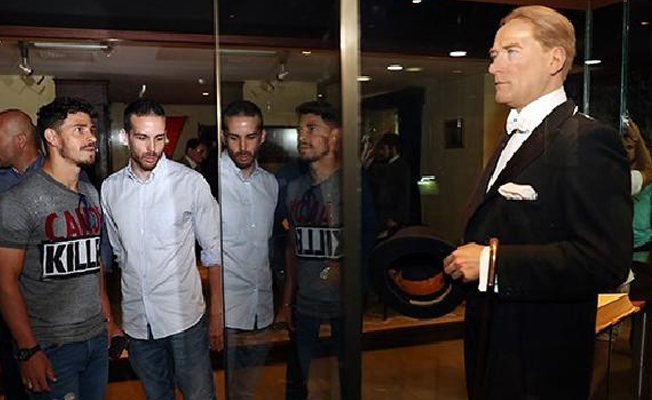Yıldız oyuncu FB Stadı, müze ve fenerium'u gezdi!