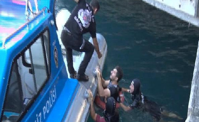 Galata Köprüsü'nden atladı; denizden çıkmak istemedi!