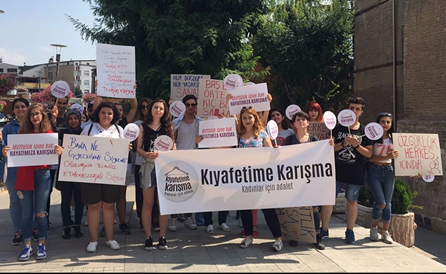 Konya'da kadınlardan 'Kıyafetime karışma' eylemi