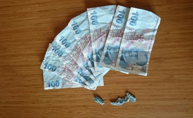 Yakalanınca sahte paraları yutmaya çalıştı!