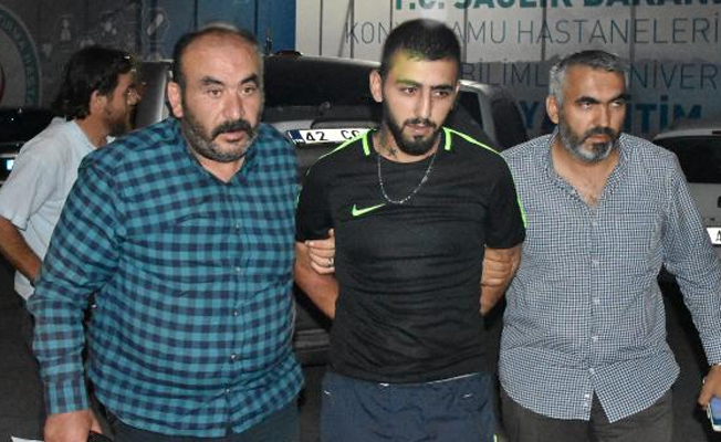 Gaspçıyı, elleri ve boynundaki dövmeleri yakalattı