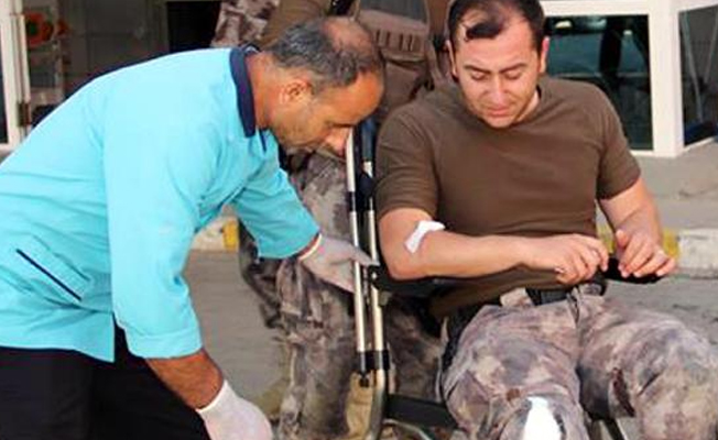 Ayağına dikiş attırıp operasyon bölgesine döndü!