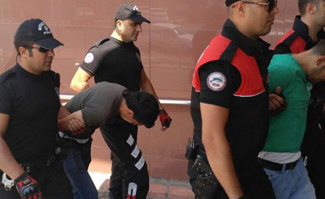 Araçtan telefon hırsızlığına 2 gözaltı