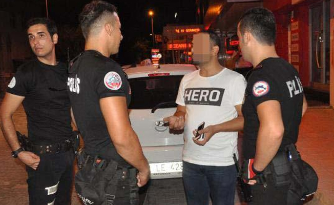 Hero tişörtü giydiği için gözaltına alınmıştı, serbest bırakıldı!