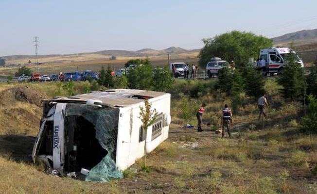 Ankara'da feci kaza...İneğe çarpan otobüs devrildi, 4 ölü 20 yaralı