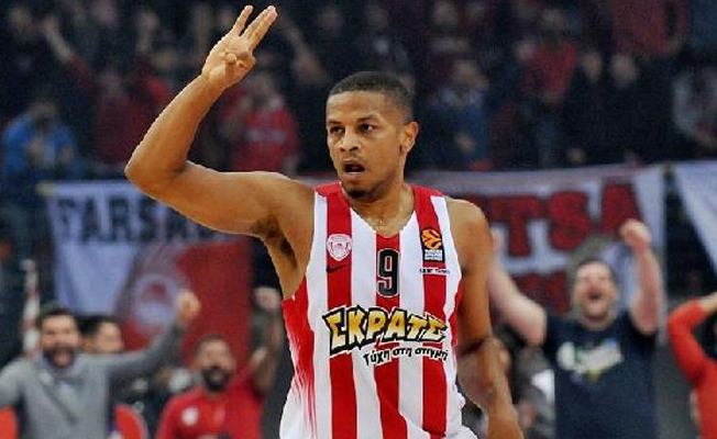 Dominic Waters Pınar Karşıyaka'da