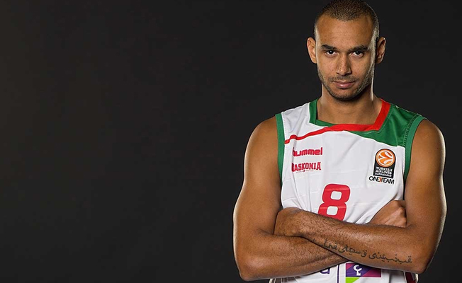 Barcelona basketbolcu Hanga için para + futbolcu teklif etti