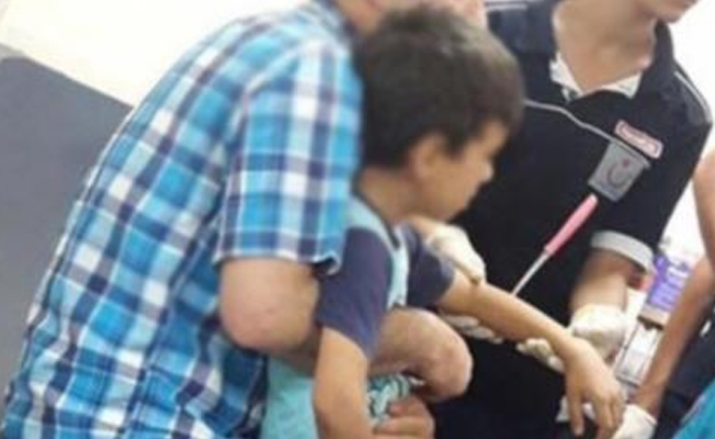 Koluna saplanan bıçakla hastaneye kaldırıldı!