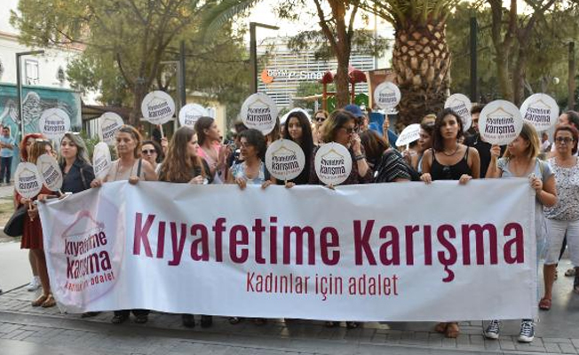 Tacize maruz kalan üstüne birde polisten dayak yiyen Derya ve Seray'a kadınlardan destek!