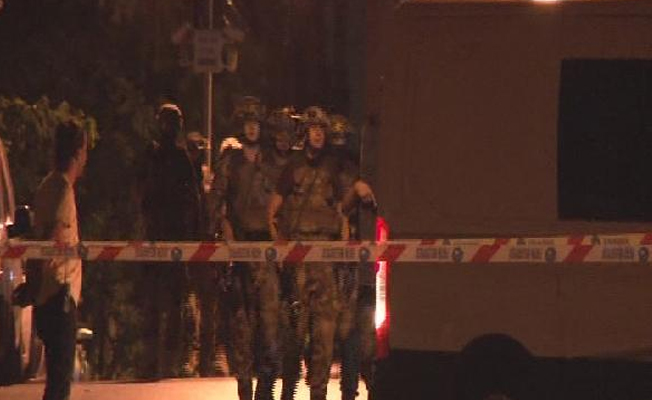 Fatih'te bir eve yapılan operasyonda silah ve mühimmatlar bulundu