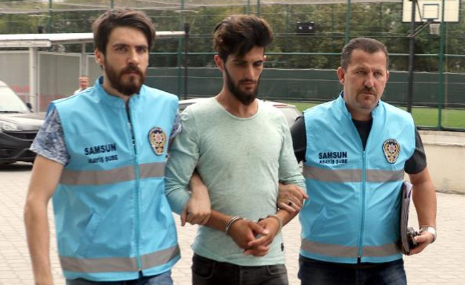 Arkadaşını sırtından bıçakladı!