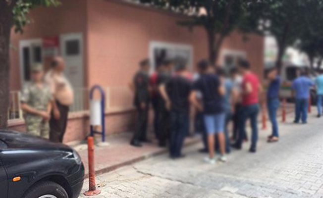 Birliğine giden askeri bıçaklayarak öldürdüler