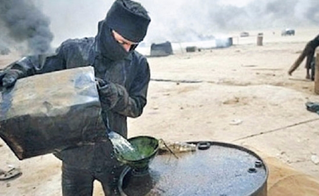 IŞİD Suriye'de kirli benzin üretti: 10 dakikada 220 litre!