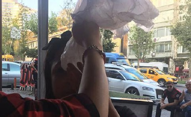 İstanbul'un göbeğinde kadına kafa attı!
