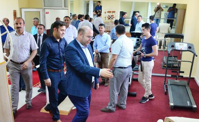 Kaldığı huzurevine fizik tedavi ünitesi yaptırdı