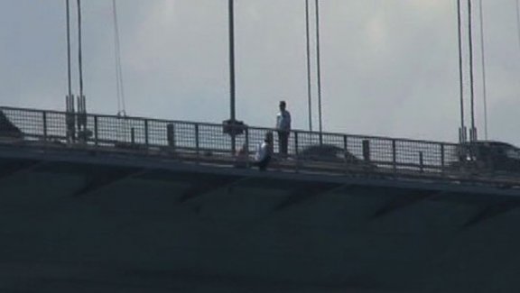 İntihar girişimi trafiği kilitledi