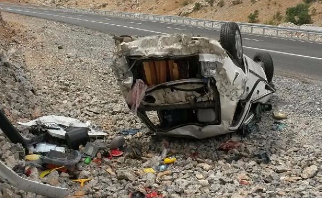 Çelikhan'da kontrolden çıkan otomobil devrildi: Ölü ve yaralılar var!