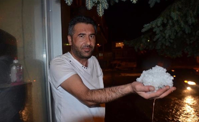 Kars'a fındık büyüklüğünde dolu yağdı!