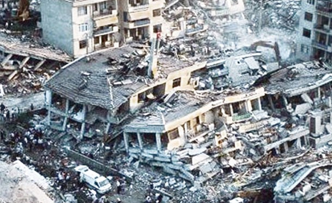 17 Ağustos Marmara Depremi'nde hayatını kaybedenler anılıyor