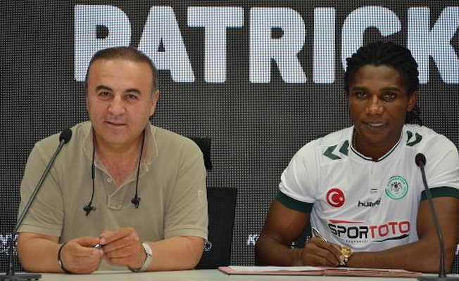 Atiker Konyaspor, Patrick Friday Eze ile sözleşme imzaladı