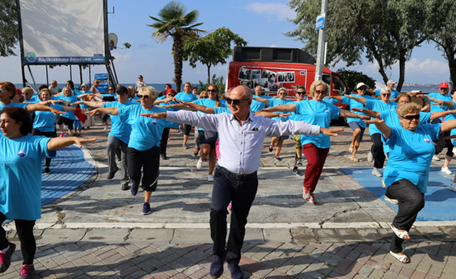 Başkan Akgün, güne kadınlarla spor yaparak başlıyor!