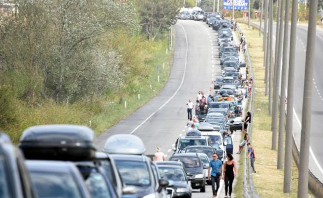 Kapıkule Sınır Kapısı'nda 5 kilometrelik kuyruk oluştu!