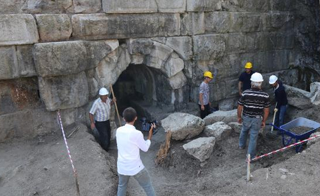2 bin yıllık baraj ve höyük bulundu!