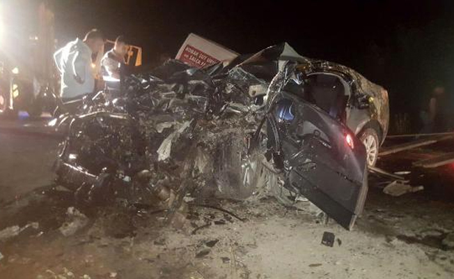 Çanakkale'de otomobil ile minibüs çarpıştı: 3 kişi öldü