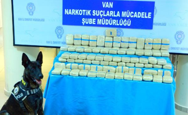 Kamyonetin yakıt deposunda 44 kilo eroin bulundu!