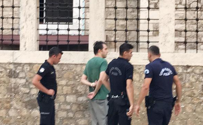 Vatandaşlar 'Tacizci' olduğu iddiasıyla tekme tokat dövdü!