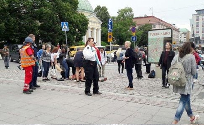 Finlandiya'da bıçaklı saldırı düzenleyen kişi vuruldu!