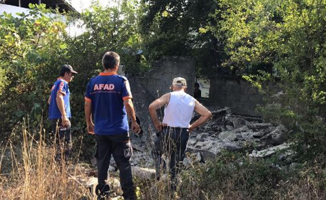 İstinat duvarı yıkıldı:1 çocuk yaralandı!