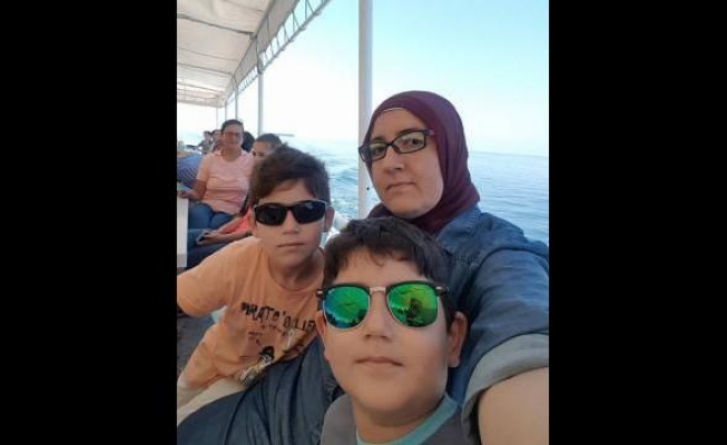Otomobiliyle ağaca çarpan kadın öldü!
