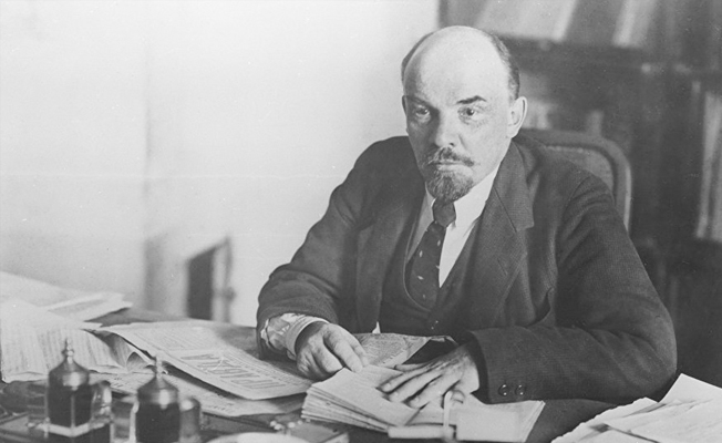 Ukrayna'da, Lenin’in tüm heykellerini söktü!