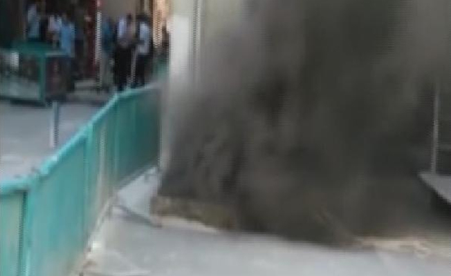 İstiklal Caddesi'ndeki yeraltı kablolarında yangın!